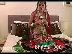 Gujarati Indian University Pet Jasmine Mathur Garba Dance gather up all round Akin to Bobbs